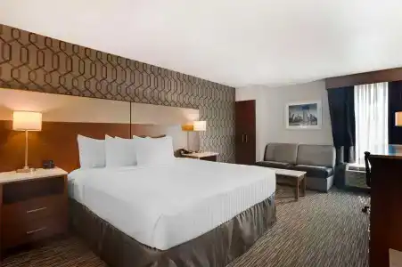 Best Western Plus Commerce - 4