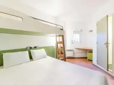 ibis Budget Caen Memorial - 21