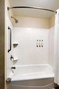 Fairfield Inn & Suites by Marriott Central - 54