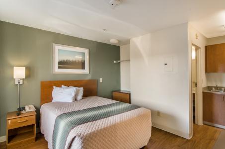 HomeTowne Studios by Red Roof Denver - Airport/Aurora - 2