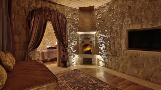 Golden Cave Suites - 104