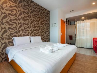 1 Taman Connaught - 35