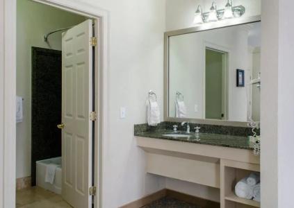 Clarion Pointe - 40
