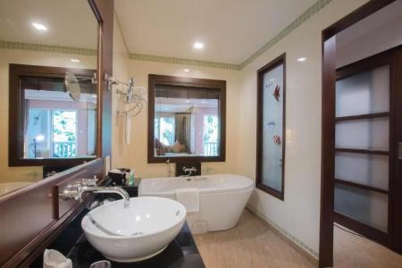 Grand Pacific Sovereign Resort & Spa - 78