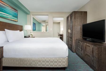 Courtyard by Marriott Waikiki Beach - 75