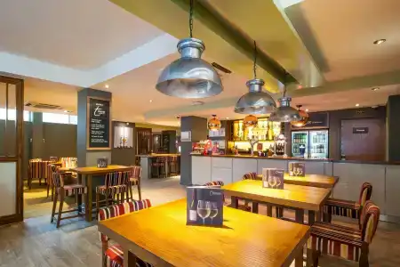 Premier Inn Hammersmith - 12