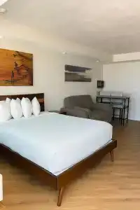 Georgian Inn Beach Club - 27