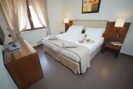 Suites & Residence - 63