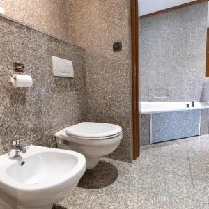 Goldstar  & Suites - 28