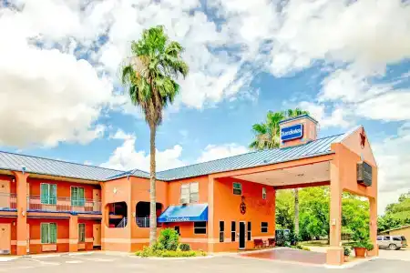 Travelodge By Wyndham San Antonio Lackland a f b - 0