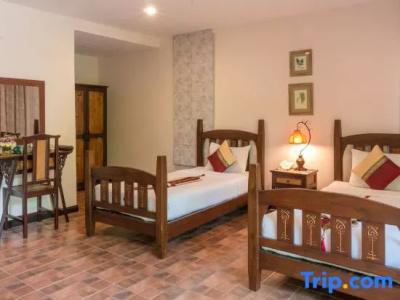 Phuwanalee - 56