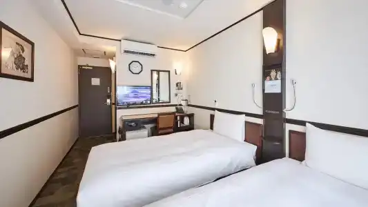 Toyoko Inn-eki Nishiguchi Hiroba - 5