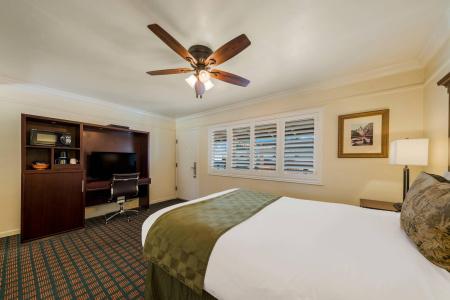 Clarion Collection Oaks Inn - 41