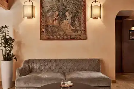 Domus Renier Boutique - Historics Worldwide - 12