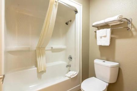 Super 8 by Wyndham Dallas East - 23