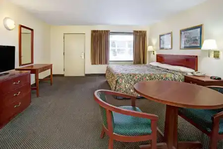 Ocean Breeze Inn - 35