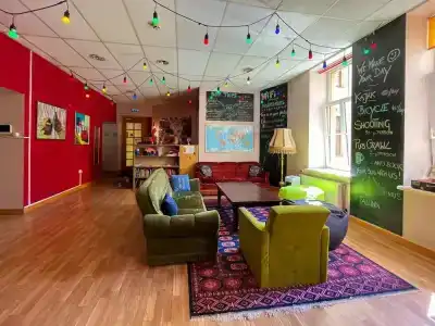 Cinnamon Sally Backpackers - 1