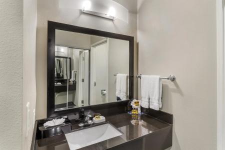 Best Western Plus Inn & Suites - 33