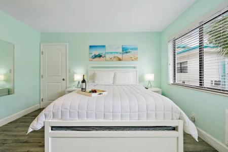 Hollywood Beachside Boutique Suite - 26