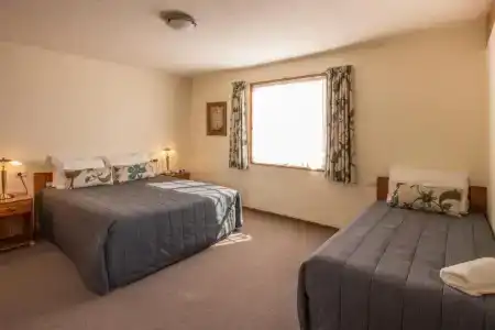 Balmoral Lodge - 14