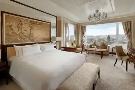 Island Shangri-La - 69