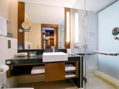 Holiday Inn Qingdao City Center, An Ihg - 39