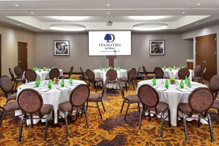 Doubletree by Hilton Airport, ON - 25
