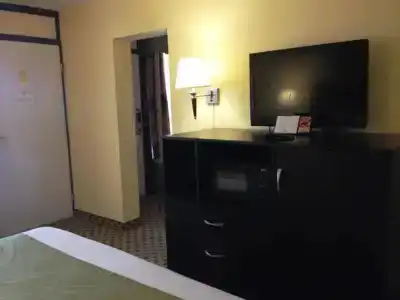 Days Inn By Wyndham Grapevine Dfw Airport North - 21
