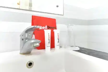 RedDoorz Plus near Mall Bali Galeria 2 - 5