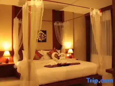 Patong Hemingway's - 110
