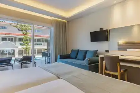 Alexandra Beach Resort & Spa - 49