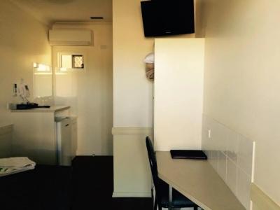 Park Avenue Motel - 24