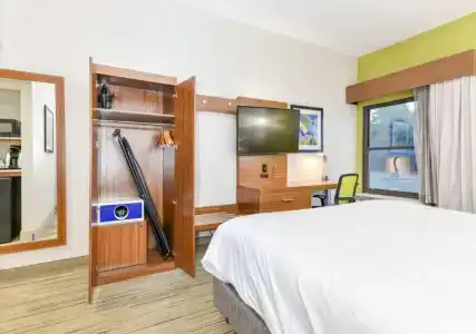 Holiday Inn Express & Suites, An Ihg - 52