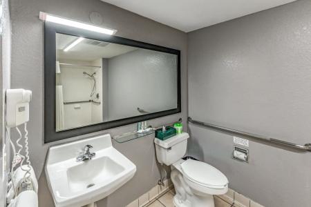 Quality Inn i-10 East Near At&t Center - 35