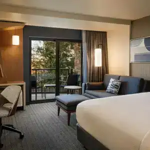 Courtyard by Marriott Alliance Town Center - 7