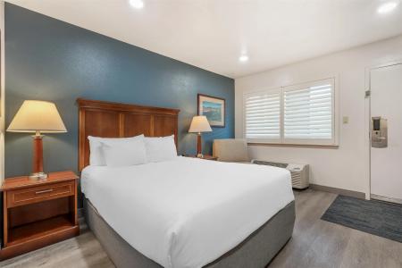 Best Western Plus Clocktower Inn - 76