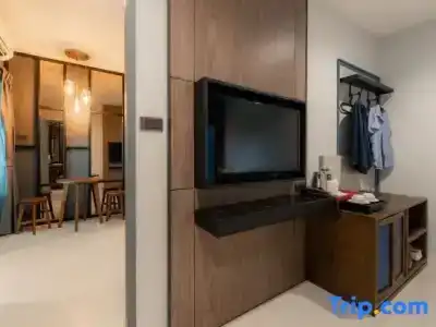 L Nimman - 56