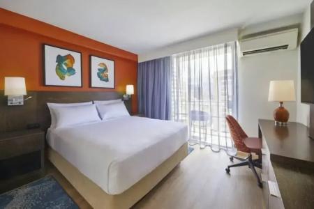 Courtyard by Marriott Waikiki Beach - 111