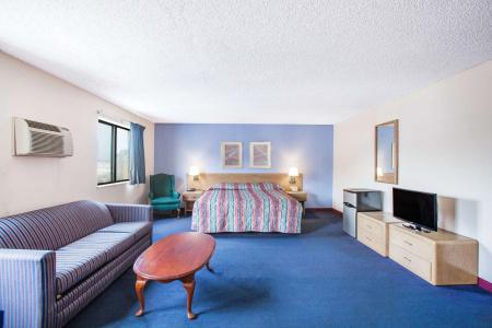 Super 8 by Wyndham - 2