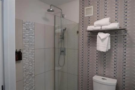 Oxford Suites Portland - Jantzen Beach - 9