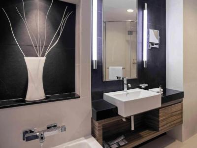 Pullman Dubai Jumeirah Lakes Towers - 9