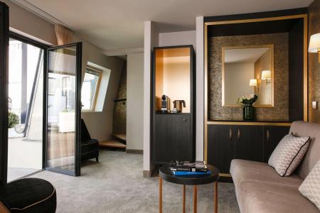 Niepce Paris, Curio Collection By Hilton - 4