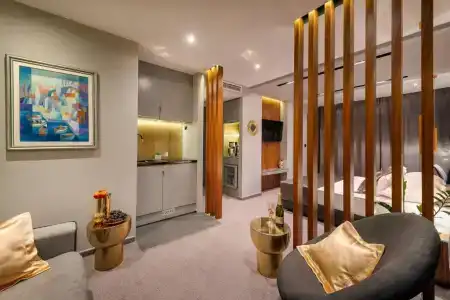 Royal Suites - 101