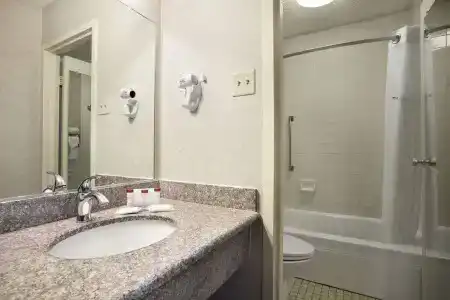 Ramada by Wyndham/Silicon Valley - 6