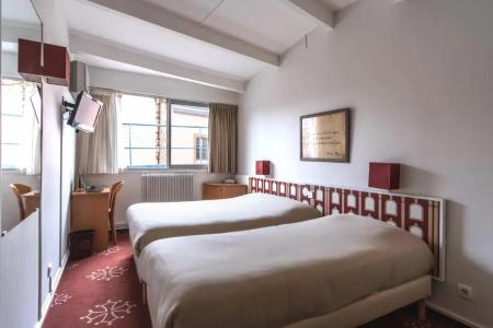 Ours Blanc - Place Victor Hugo - 53