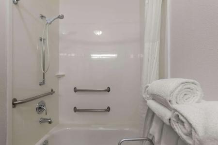 Comfort Inn & Suites - 52