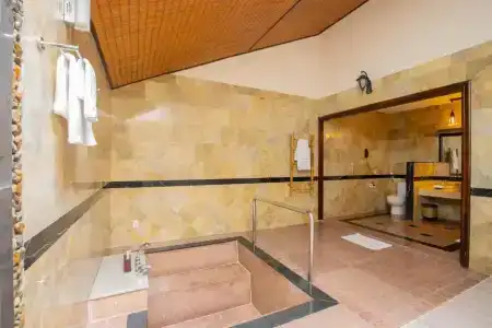 Diamond Bay Resort & Spa - 226