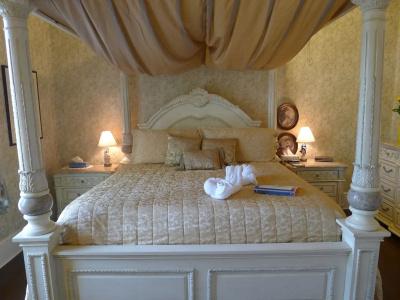Stone Maiden Inn - 4