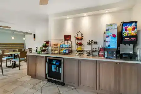 Best Western Plus Inn - 24