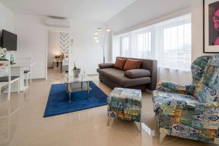 Best Western Plus Celebrity Suites - 91